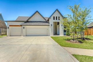 2405 Crystal Creek Dr, Yukon, OK 73099