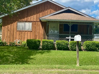 818 W Scott St, Orange, TX 77630