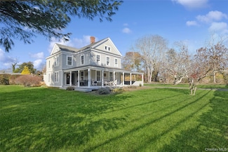 718 Montauk Hwy, East Quogue, NY 11942