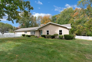 4 Greenfield Dr, Kennebunk, ME 04043
