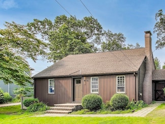 40 Dunster Ln, Winchester, MA 01890