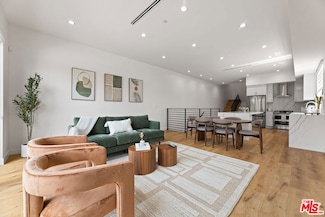 5118 1/2 Laurel Canyon Blvd, Los Angeles, CA 91607