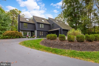 5 Diamond Dr, Thornton, PA 19373