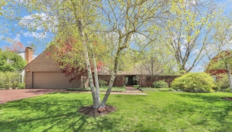 10 Carriage Way, Champaign, IL 61821