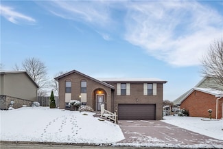 124 Macbeth Dr, New Kensington, PA 15068