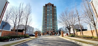 3320 Spinnaker (18b) Ln, Detroit, MI 48207