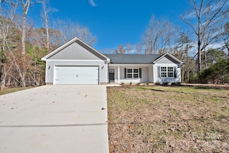 872 Roxboro Dr, Mount Gilead, NC 27306