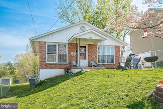 122 W 9th St, Front Royal, VA 22630