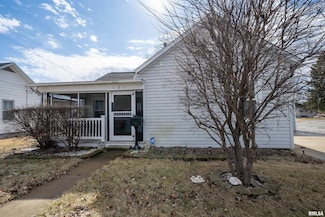 121 W Avenue F, Lewistown, IL 61542