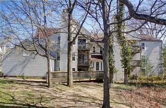 1207 W River Rd N, Elyria, OH 44035
