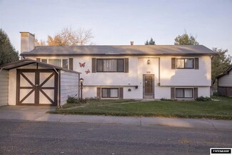 529 S 10th St, Douglas, WY 82633
