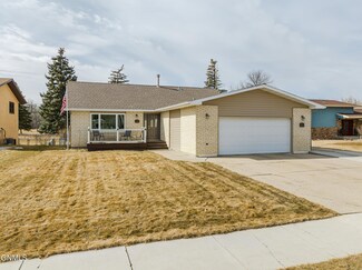 640 Birchwood Dr, Bismarck, ND 58504