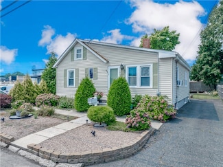 161 Courtney Ave, Pawtucket, RI 02861