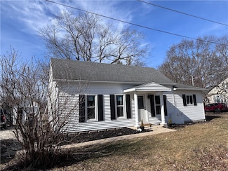 416 S 4th St, Altamont, IL 62411