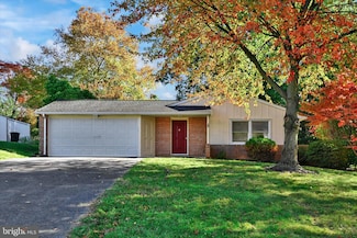 47 Holly Dr, Leola, PA 17540