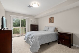 2 Duck Pond Rd Unit 127, Beverly, MA 01915