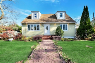 3 Hazel Rd, Rocky Point, NY 11778