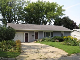 1915 Crestview Dr, Carroll, IA 51401