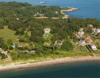 7 Smiths Point Rd, Manchester, MA 01944