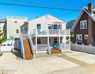 25 E 49th St, Beach Haven, NJ 08008