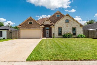 1228 Bernard St, Pasadena, TX 77506