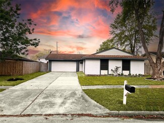 4306 Albatross Dr, Seabrook, TX 77586