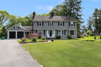 2 Carvin Ct, Warwick, RI 02886