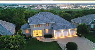 4701 Grayhawk Ridge Dr, Sioux City, IA 51106