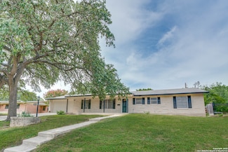 211 E Woodlake Dr, San Antonio, TX 78229