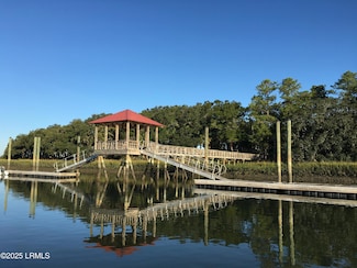 4 Connie's Point Dr, Beaufort, SC 29907