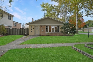 5440 Oak Center Dr, Oak Lawn, IL 60453
