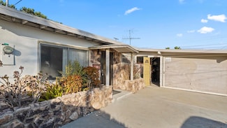 4854 Barstow St, San Diego, CA 92117
