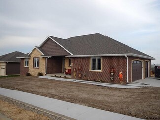 2206 Jill Dr, Dubuque, IA 52002