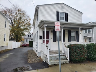 17 Rock St, Bristol, RI 02809
