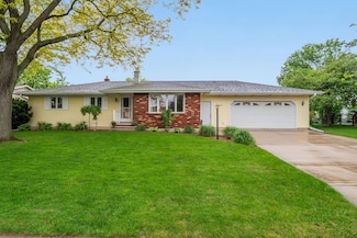 1369 Mulberry Ln, Neenah, WI 54956