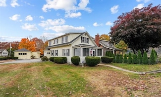 83 Farnum Pike, Smithfield, RI 02917