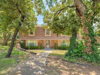 1601 N Mistletoe Ln, Edmond, OK 73034