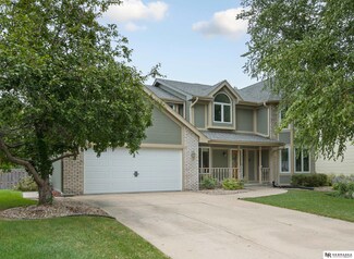 904 Hickory Hill Rd, Papillion, NE 68046