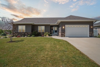 10 Windswept Ln, Hillsdale, MI 49242