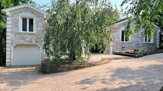 200 Coverly Ave, Staten Island, NY 10301