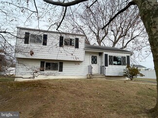 11 Shirley Ln, Trenton, NJ 08610