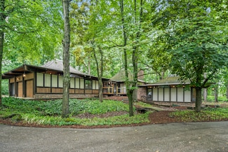 8500 N River Rd, Milwaukee, WI 53217