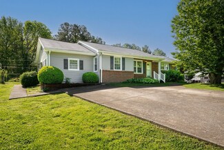 1150 Chestnut Dr, Burns, TN 37029
