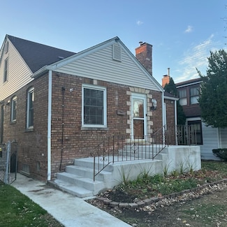 9304 S Utica Ave, Evergreen Park, IL 60805