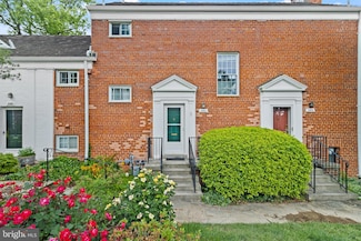 3282 Martha Custis Dr, Alexandria, VA 22302