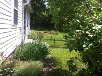 16 Meadow St, Housatonic, MA 01236