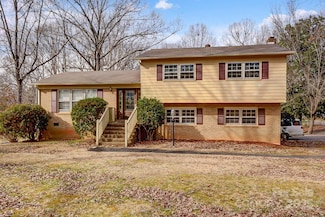 1142 Canterbury Dr, Lancaster, SC 29720