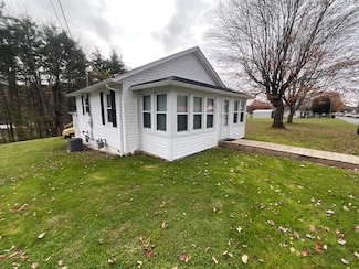 162 Sunrise Ave, Crab Orchard, WV 25827