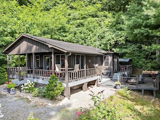 318 Grapevine Cove Rd, Waynesville, NC 28785