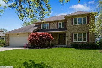 286 Winding Creek Dr, Naperville, IL 60565